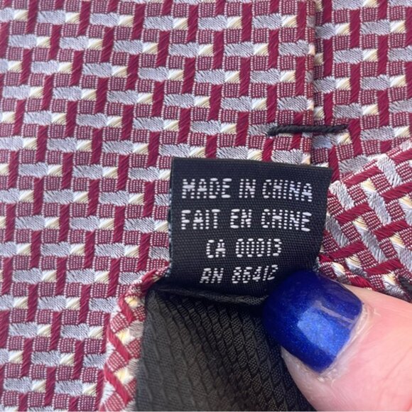 💕2/$30💕Perry Ellis Portfolio 100% Silk Red/Silver/Cream Rectangle PatternTie - Picture 6 of 8